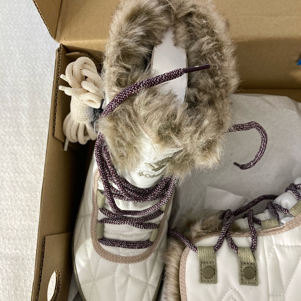 Columbia White and Gray Quilted Winter Boots - Picture 4 of 9